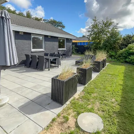 4 Bedroom Amazing In Vakantiehuis *