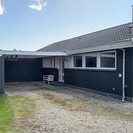 4 Bedroom Amazing In Vakantiehuis Blåvand